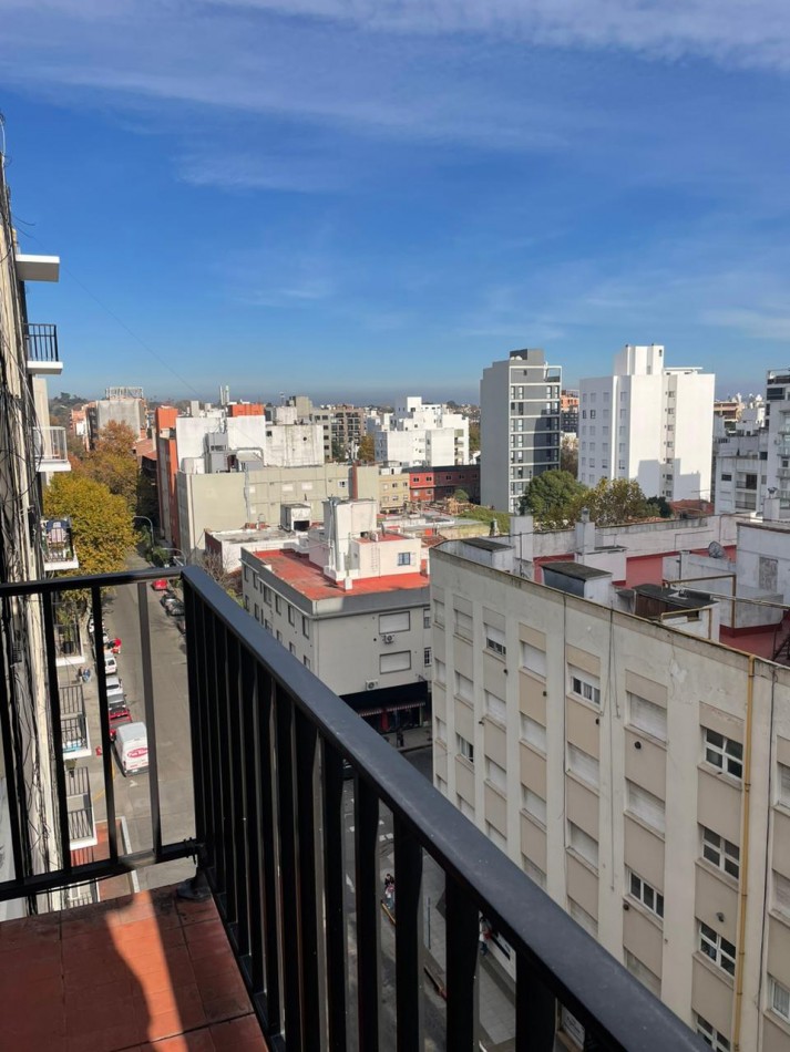 DEPARTAMENTO 3 AMBIENTES AL FRENTE CON BALCON - ALDREY - MACROCENTRO