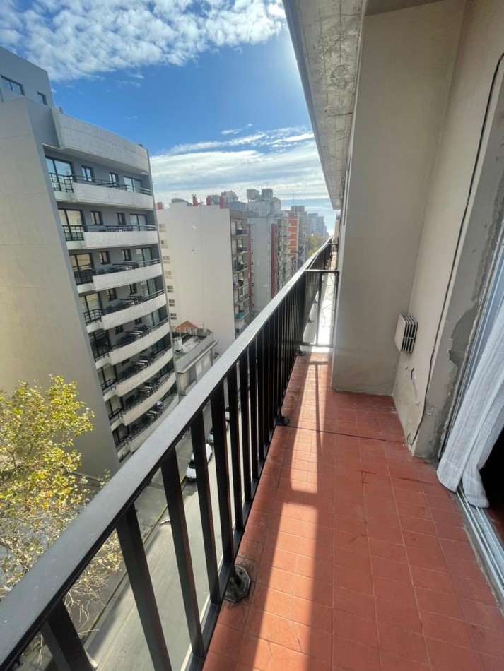 DEPARTAMENTO 3 AMBIENTES AL FRENTE CON BALCON - ALDREY - MACROCENTRO