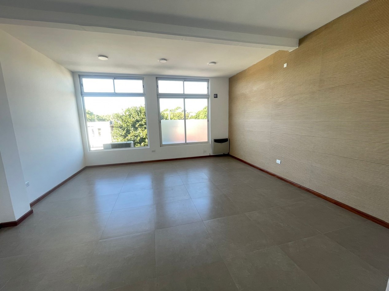 EXCELENTE OFICINA 12.5 M2 - APTA CONSULTORIO - EN ALQUILER B° VILLA LOURDES