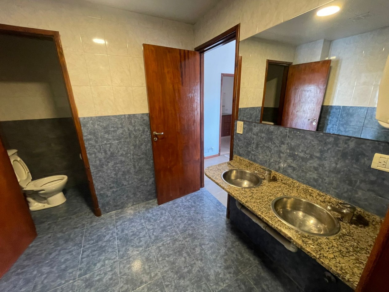 EXCELENTE OFICINA 12.5 M2 - APTA CONSULTORIO - EN ALQUILER B° VILLA LOURDES