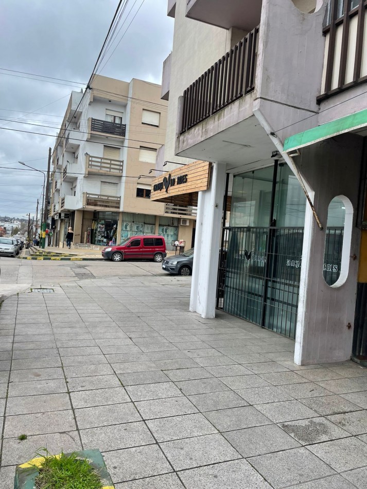 LOCAL COMERCIAL - PUERTO - 21 MTS 2