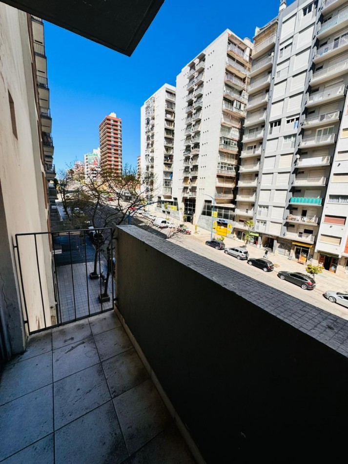 DEPARTAMENTO 2 AMBIENTES CON BALCON AL FRENTE - TORREON