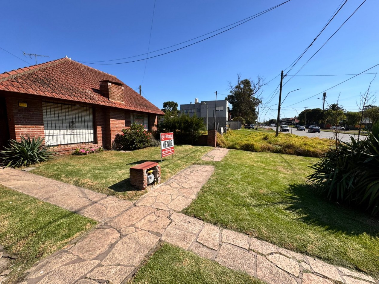 Chalet 3 amb con garage en VENTA - SOBRE AV EDISON - MAR DEL PLATA - APTO CREDITO