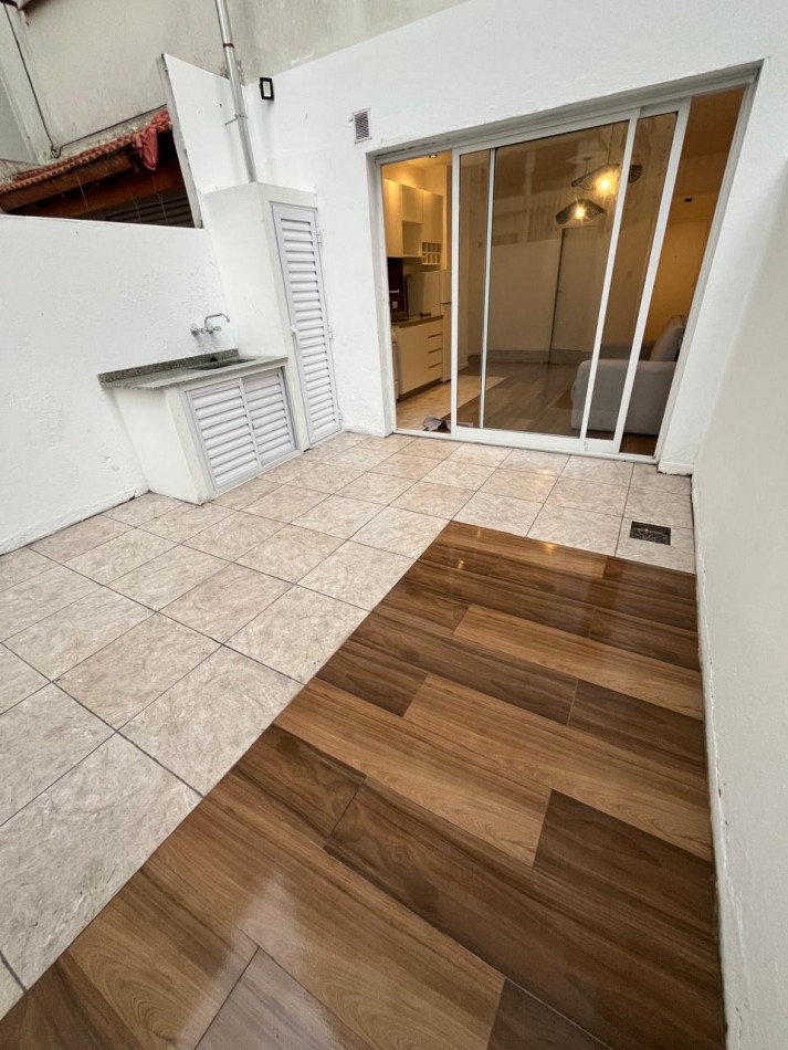 Departamento con patio reciclado plaza Colon - Macrocentro