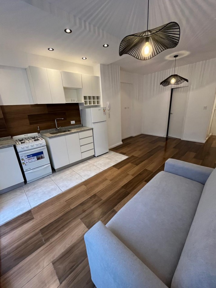 Departamento con patio reciclado plaza Colon - Macrocentro