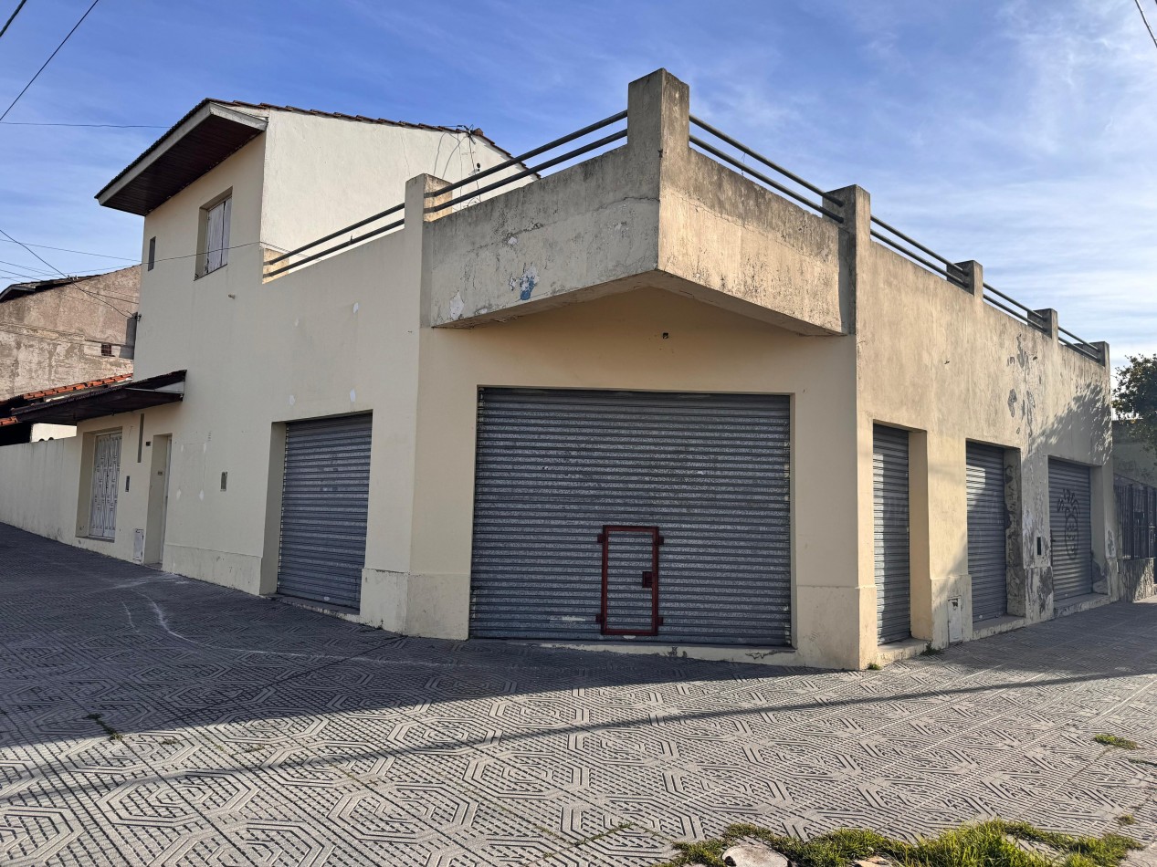  Deposito + Local + Casa con garage y parque