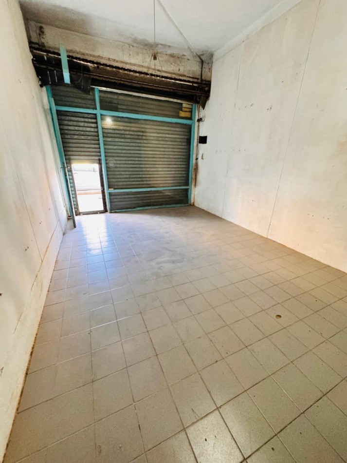 Local Comercial Zona Puerto - 12 de Octubre