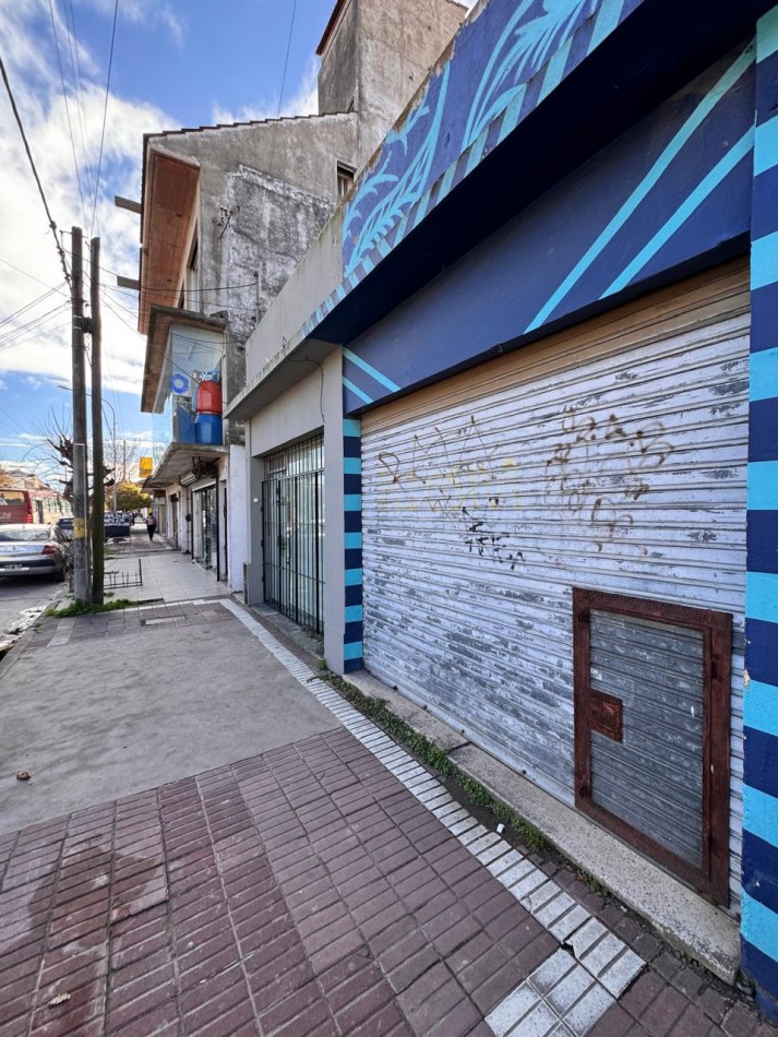 Local Comercial Zona Puerto - 12 de Octubre