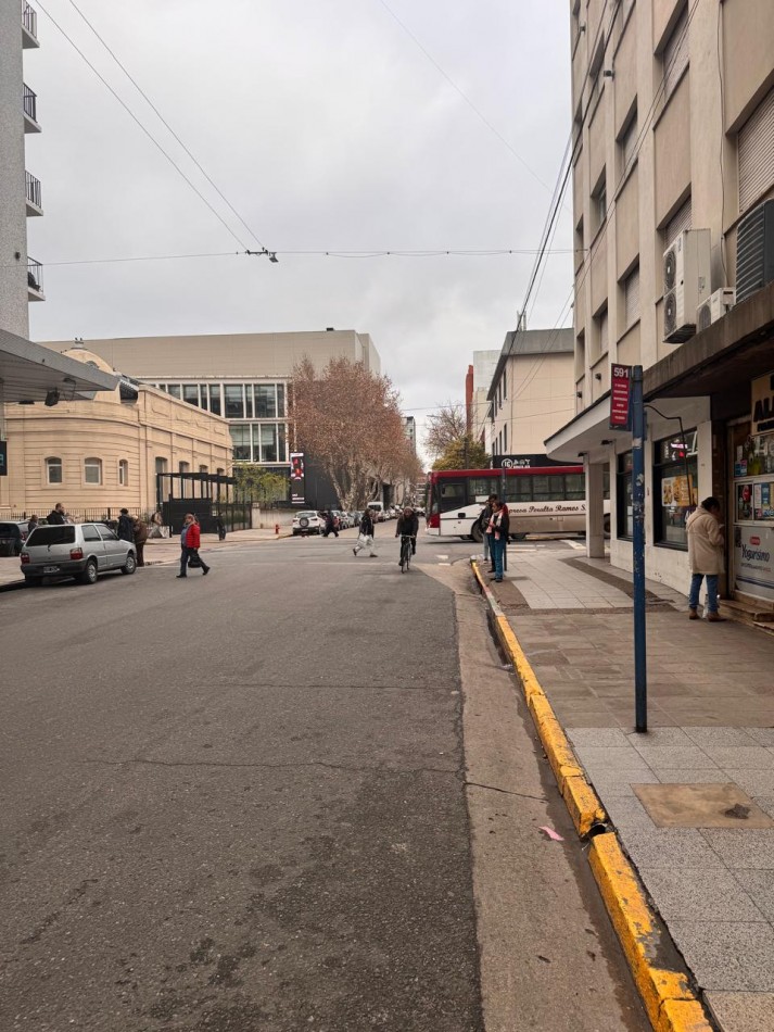 Departamento 3 ambientes a calle - zona Aldrey - Amoblado