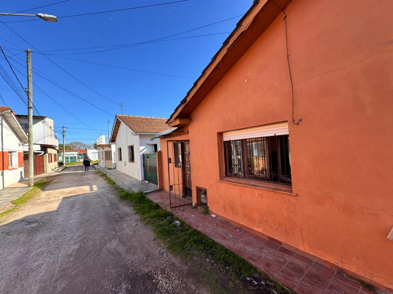 Casa en PH 3 ambientes con patio - Las Avenidas- .