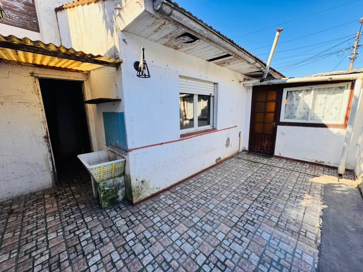 Casa en PH 3 ambientes con patio - Las Avenidas- .
