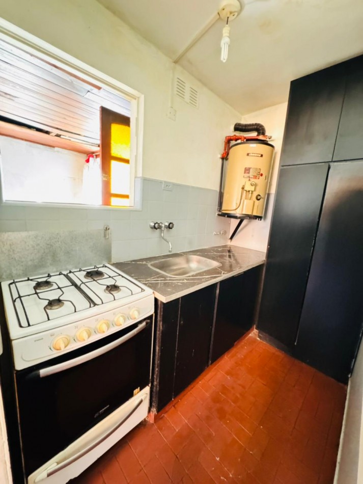 Casa en PH 3 ambientes con patio - Las Avenidas- .