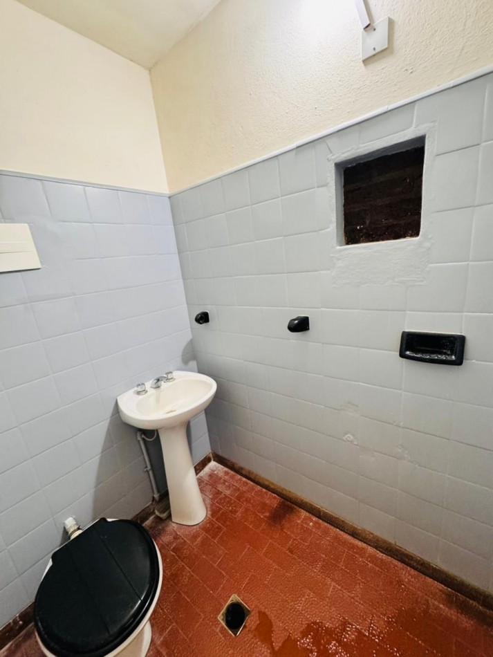Casa en PH 3 ambientes con patio - Las Avenidas- .