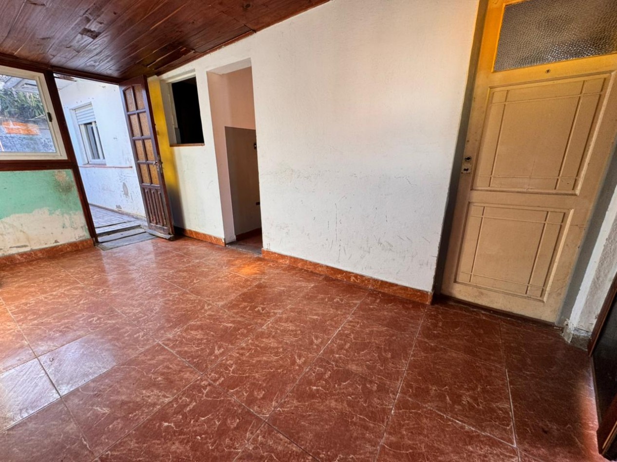 Casa en PH 3 ambientes con patio - Las Avenidas- .
