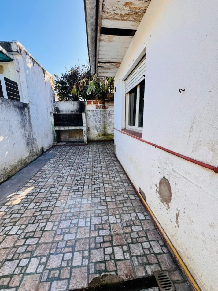 Casa en PH 3 ambientes con patio - Las Avenidas- .