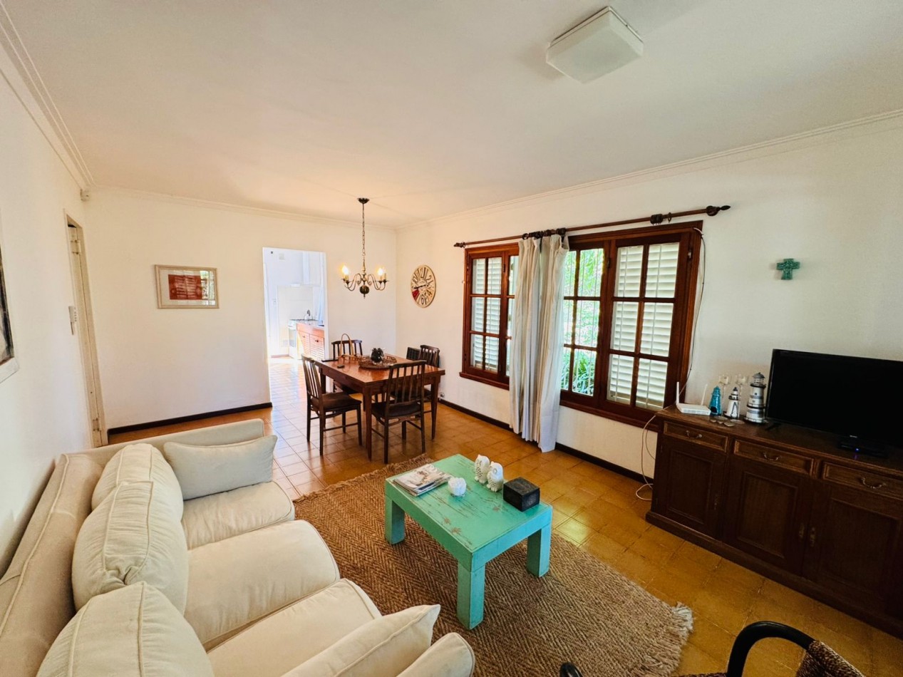 CHALET DE 4 AMB CON COCHERA - A UNA CUADRA DE LA COSTA - SAN JACINTO