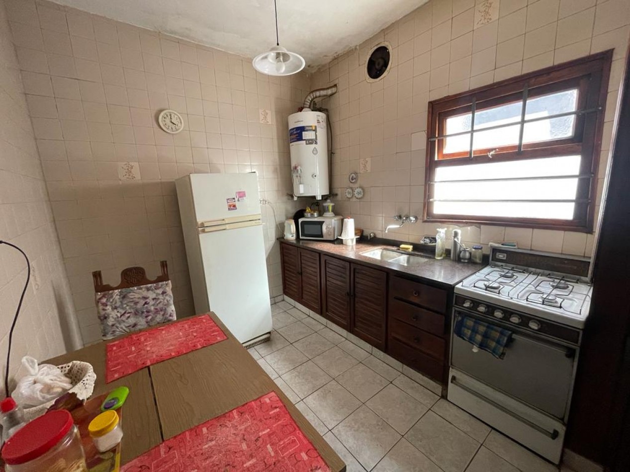 CHALET DE EPOCA 3 AMB CON HABITACION DE SERVICIO Y COCHERA -  GUEMES