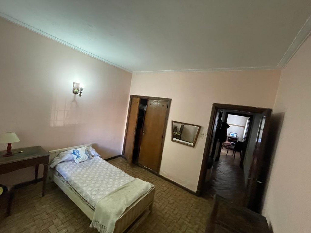 CHALET DE EPOCA 3 AMB CON HABITACION DE SERVICIO Y COCHERA -  GUEMES