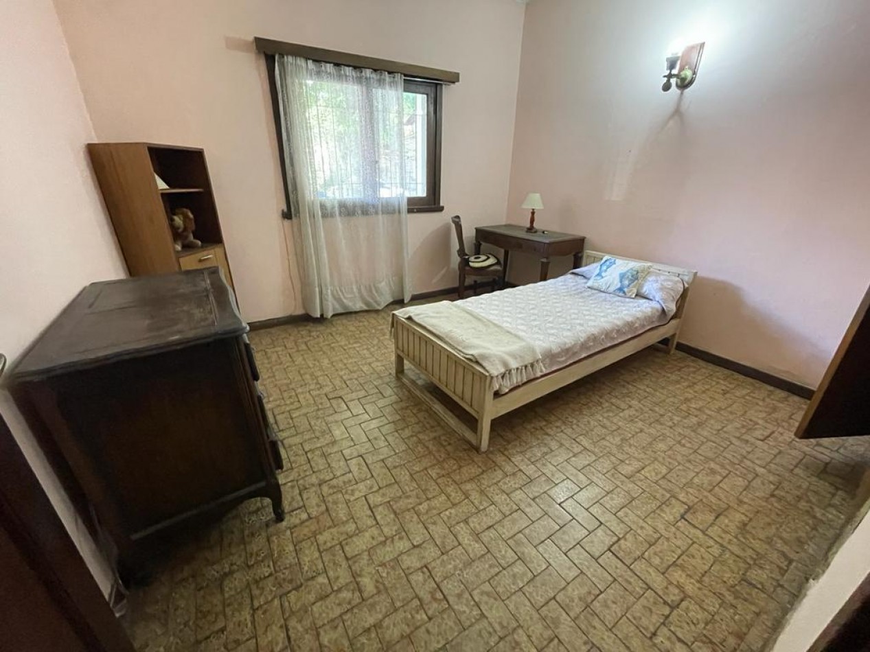 CHALET DE EPOCA 3 AMB CON HABITACION DE SERVICIO Y COCHERA -  GUEMES