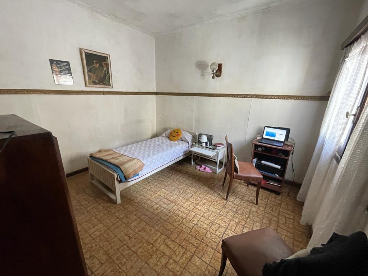 CHALET DE EPOCA 3 AMB CON HABITACION DE SERVICIO Y COCHERA -  GUEMES