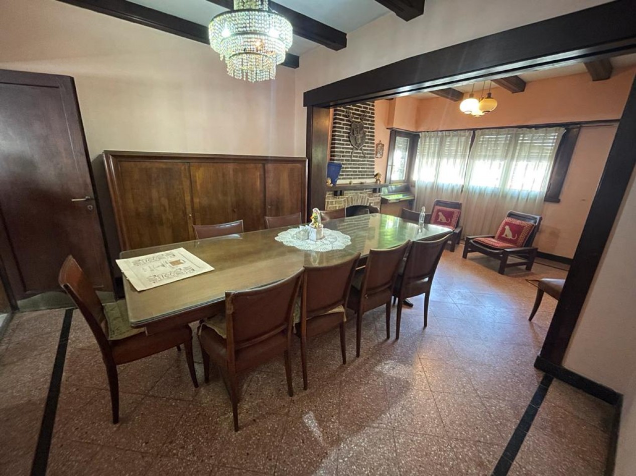 CHALET DE EPOCA 3 AMB CON HABITACION DE SERVICIO Y COCHERA -  GUEMES