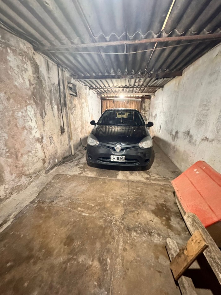 Casa tres ambientes con garage  + dpto tres ambientes .