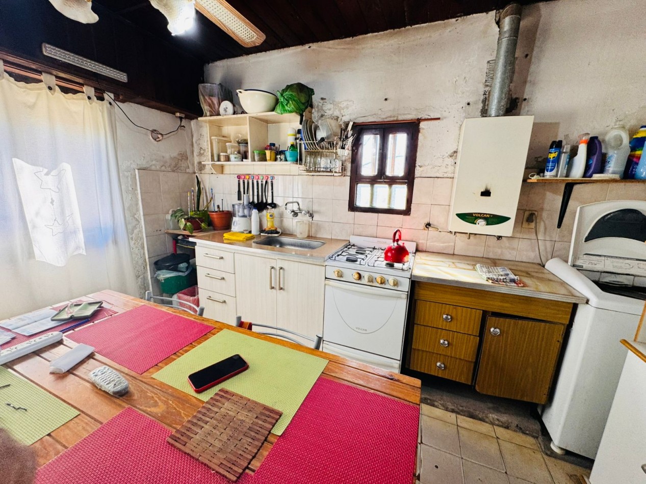Casa tres ambientes con garage  + dpto tres ambientes .