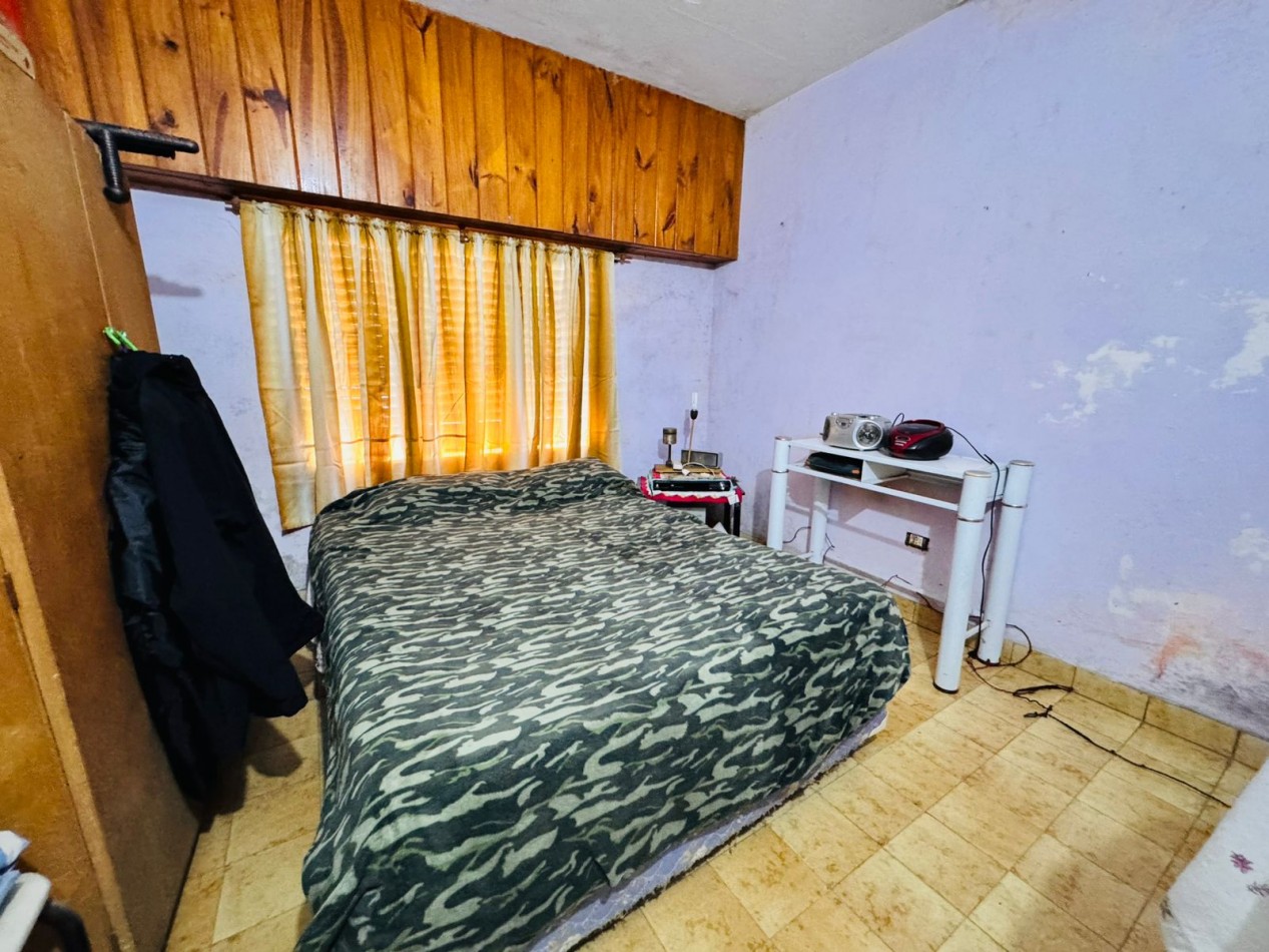 Casa tres ambientes con garage  + dpto tres ambientes .