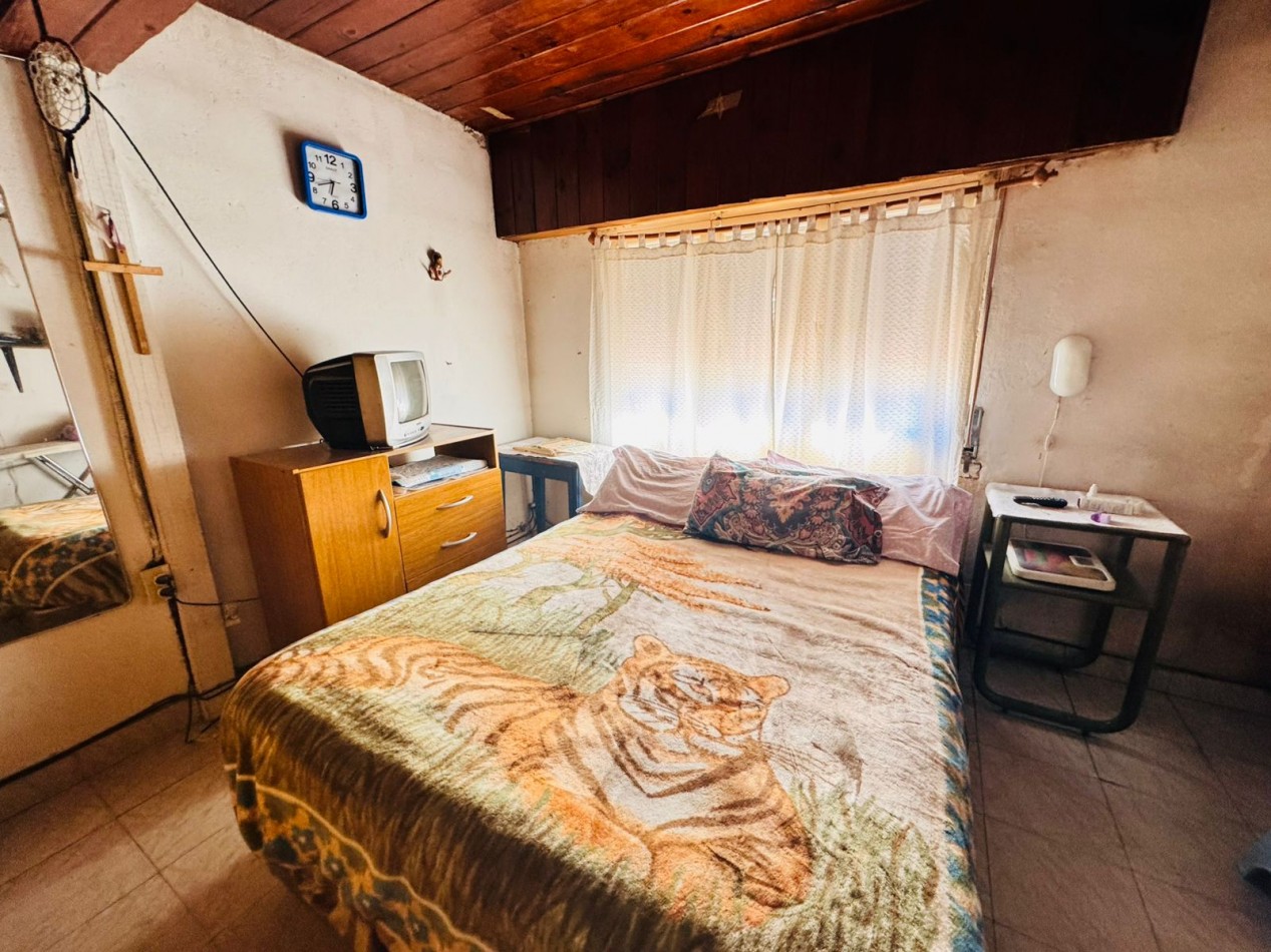 Casa tres ambientes con garage  + dpto tres ambientes .
