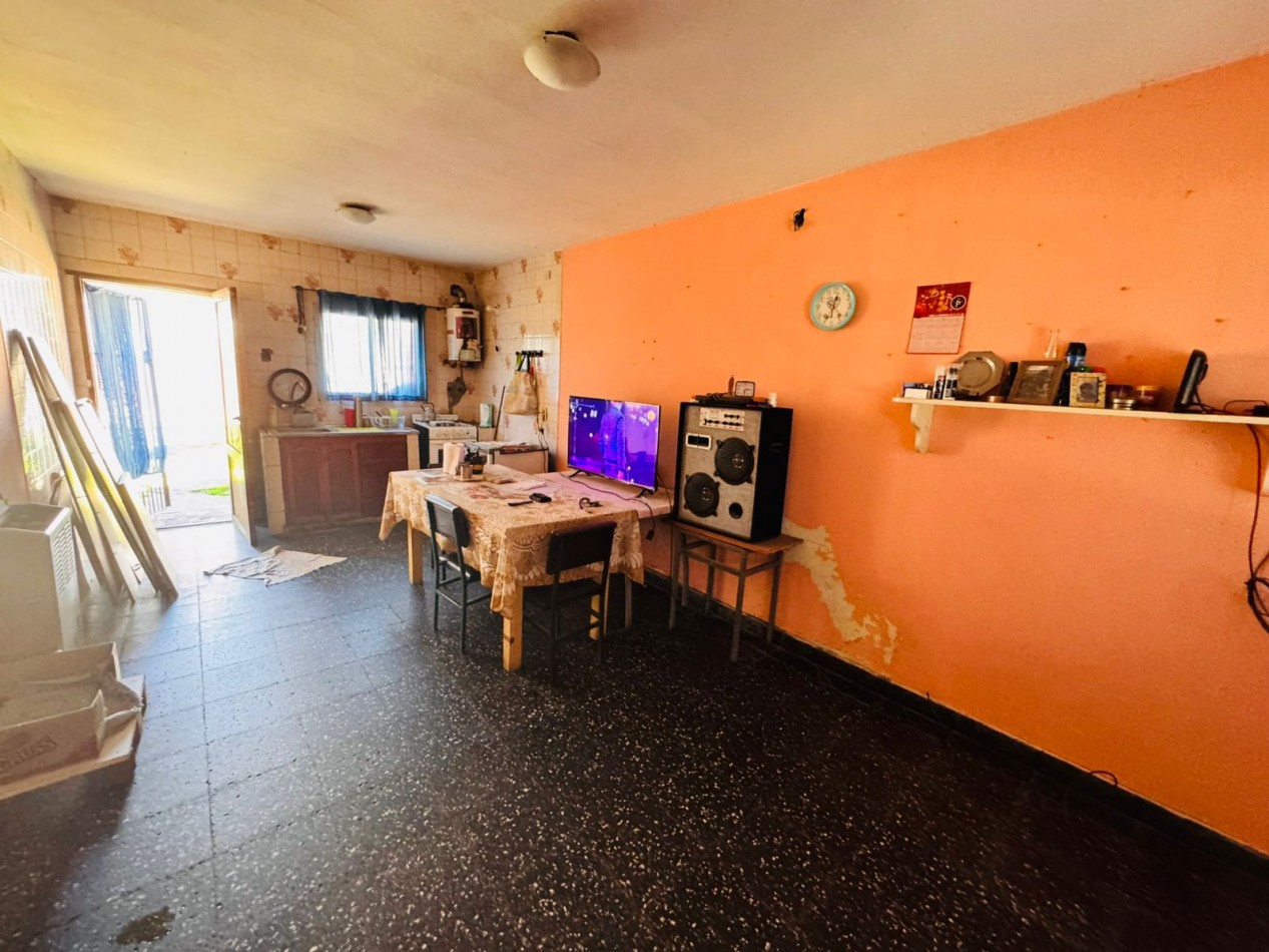 Casa tres ambientes con garage  + dpto tres ambientes .