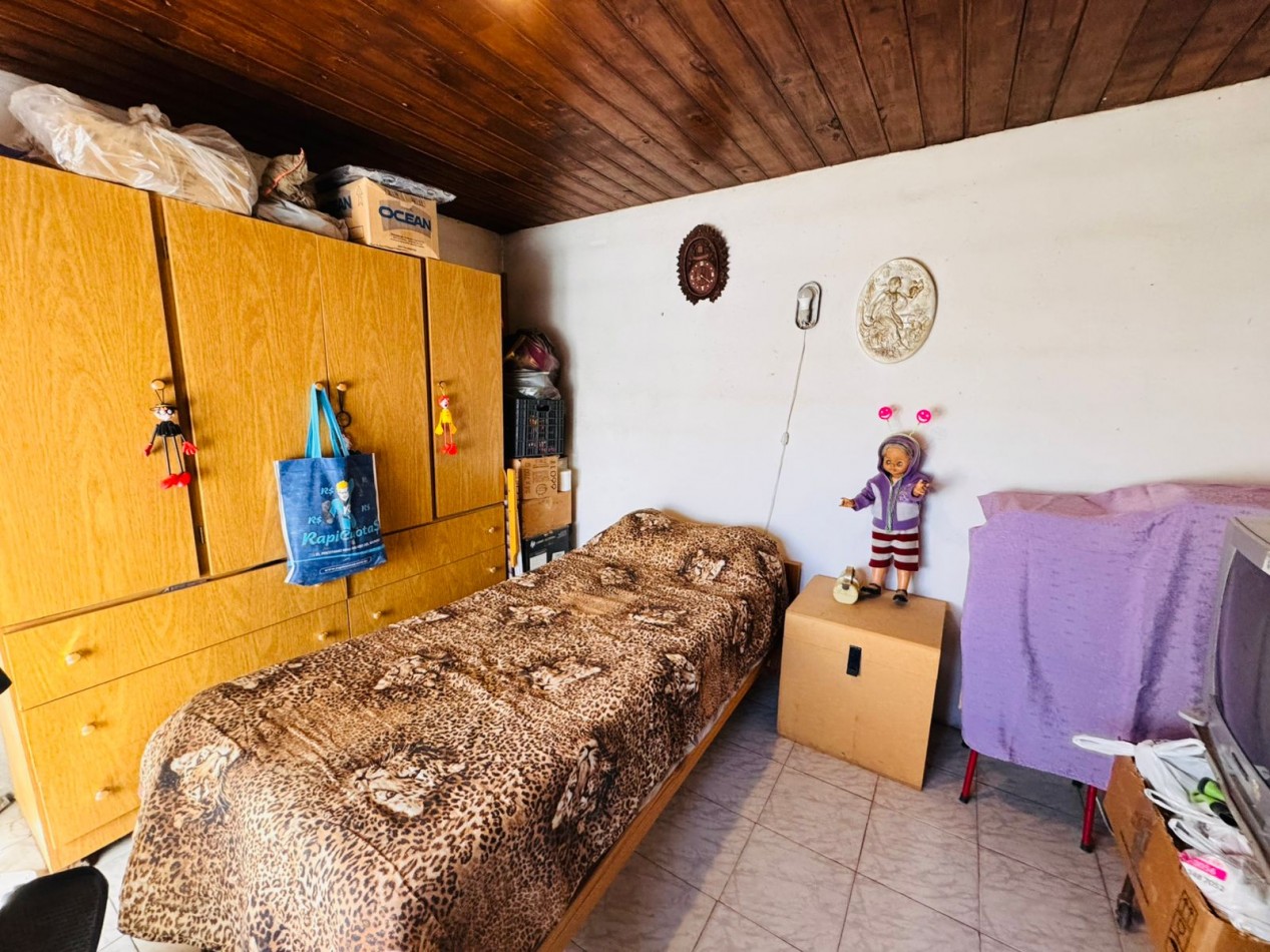 Casa tres ambientes con garage  + dpto tres ambientes .