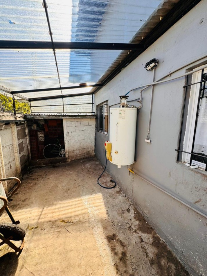 Casa 2 ambientes con parque - con cercania Av. Mario Bravo y Edison - APTA CREDITO