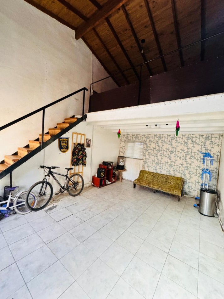 Casa 2 ambientes con parque - con cercania Av. Mario Bravo y Edison - APTA CREDITO