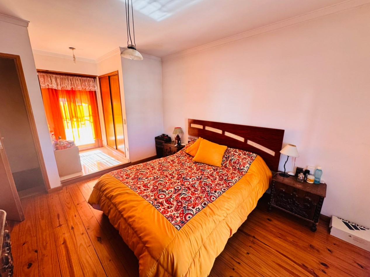 CASA EN PH 4 AMB AL FRENTE CON COCHERA - LOURDES