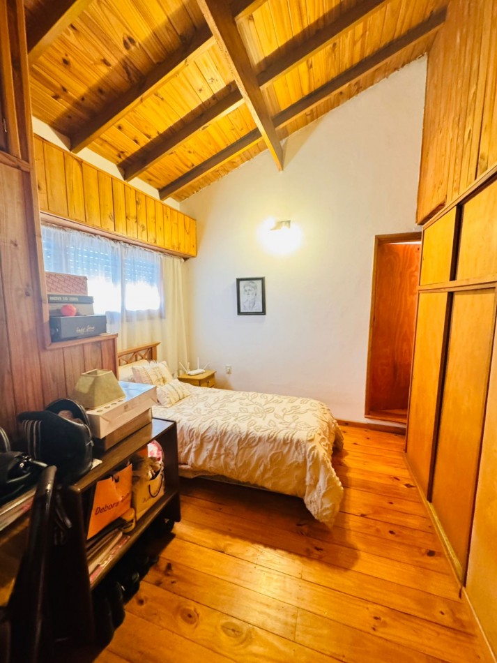 CASA EN PH 4 AMB AL FRENTE CON COCHERA - LOURDES
