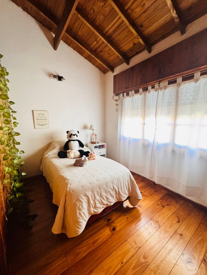 CASA EN PH 4 AMB AL FRENTE CON COCHERA - LOURDES
