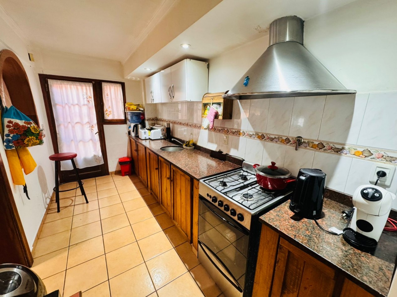 CASA EN PH 4 AMB AL FRENTE CON COCHERA - LOURDES