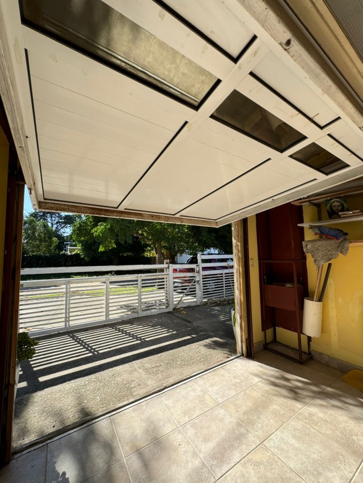 CASA 3 AMBIENTES CON COCHERA - BARRIO JARDIN