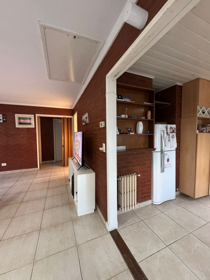 CASA 3 AMBIENTES CON COCHERA - BARRIO JARDIN