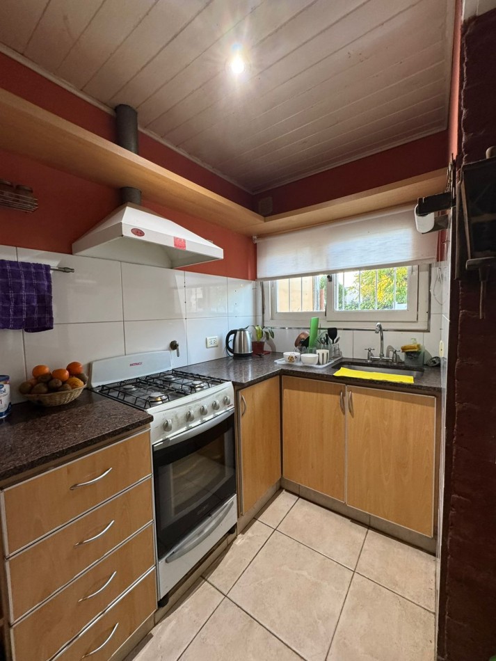 CASA 3 AMBIENTES CON COCHERA - BARRIO JARDIN
