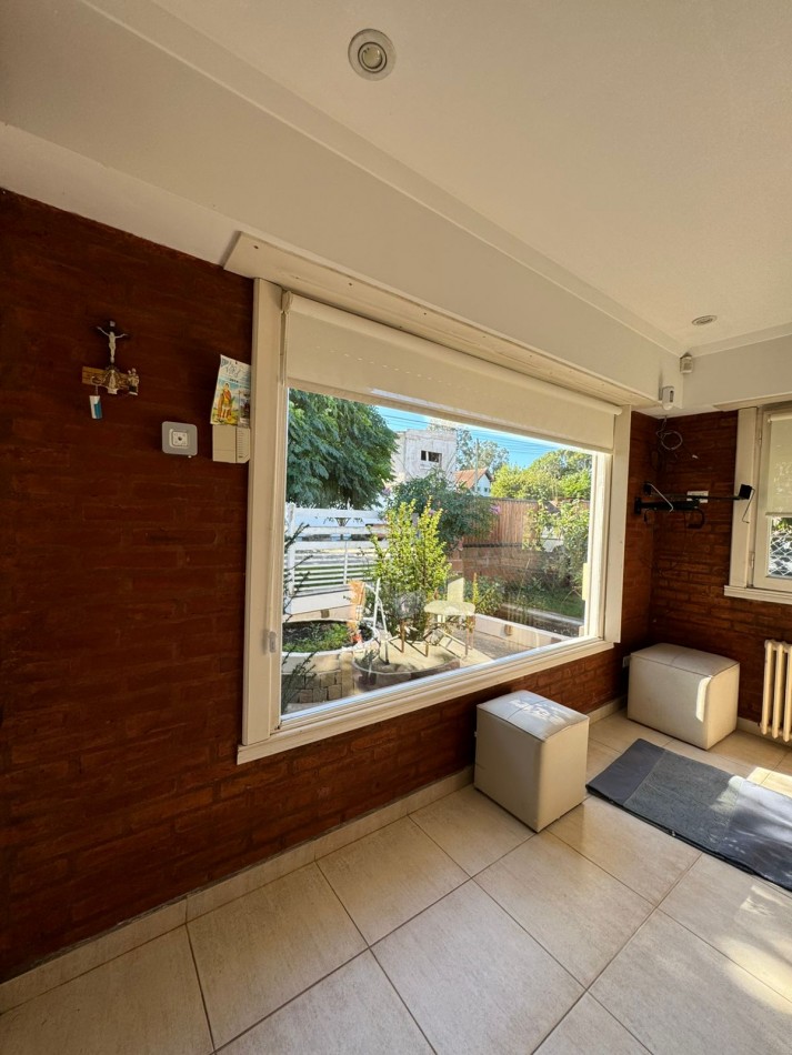 CASA 3 AMBIENTES CON COCHERA - BARRIO JARDIN