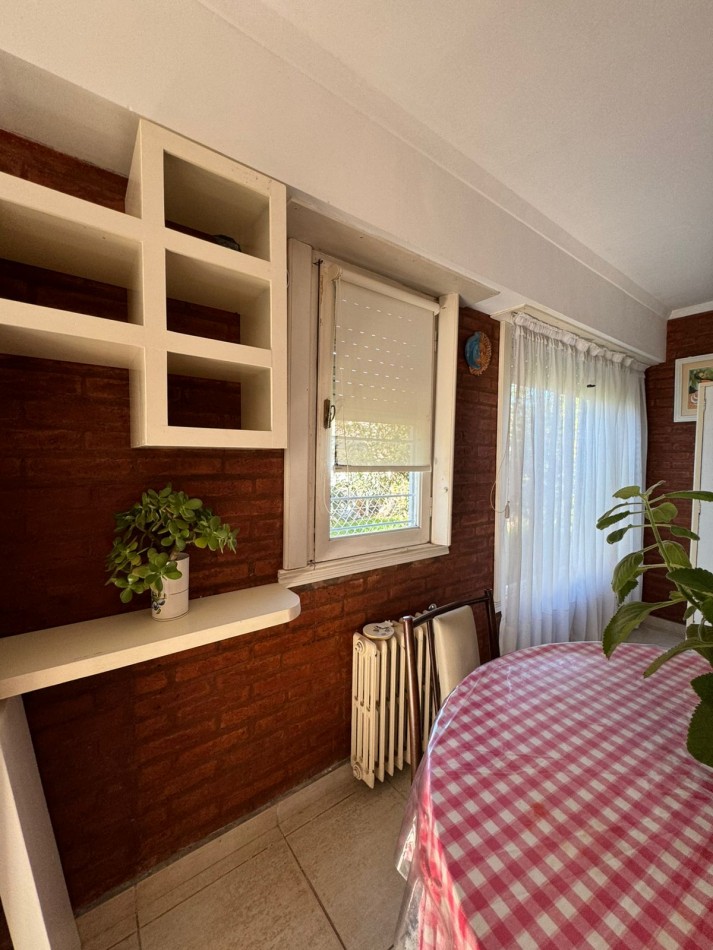 CASA 3 AMBIENTES CON COCHERA - BARRIO JARDIN
