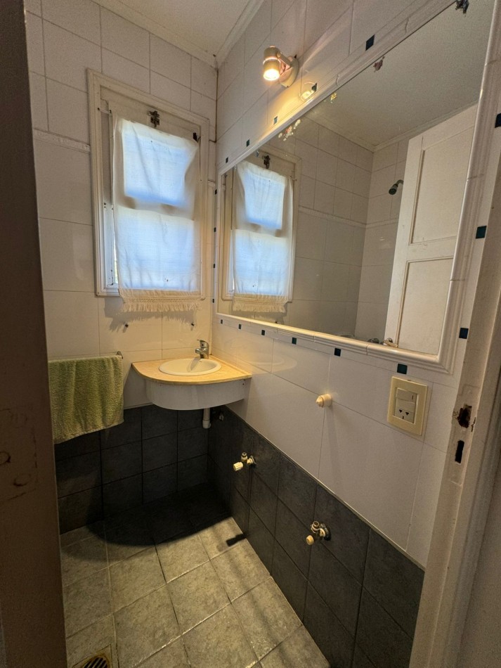 CASA 3 AMBIENTES CON COCHERA - BARRIO JARDIN