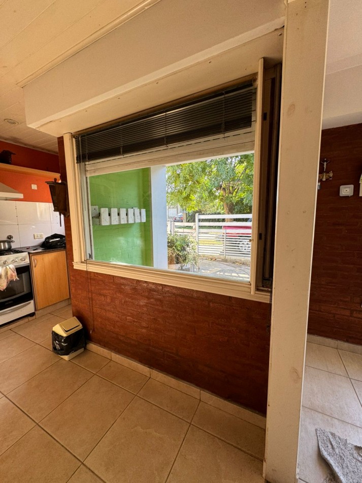 CASA 3 AMBIENTES CON COCHERA - BARRIO JARDIN