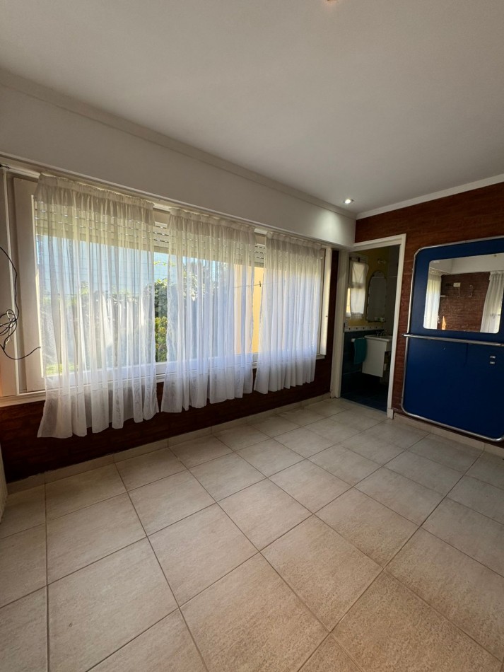 CASA 3 AMBIENTES CON COCHERA - BARRIO JARDIN