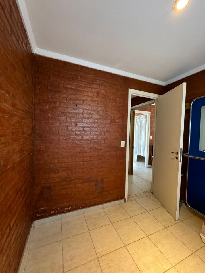 CASA 3 AMBIENTES CON COCHERA - BARRIO JARDIN