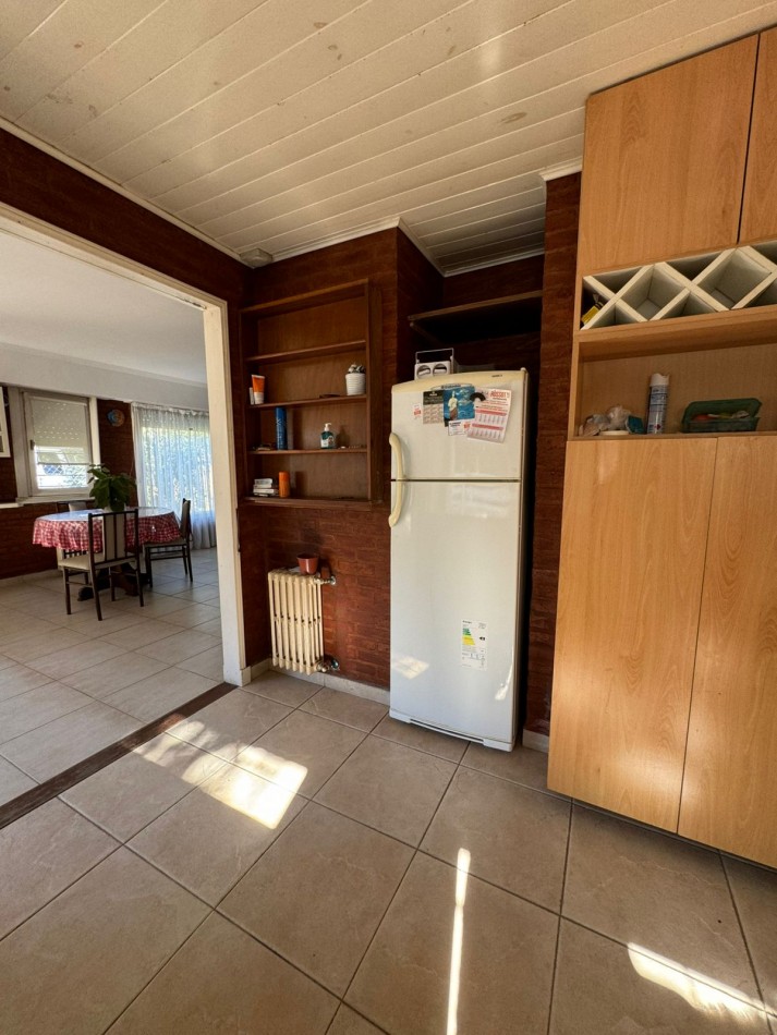 CASA 3 AMBIENTES CON COCHERA - BARRIO JARDIN