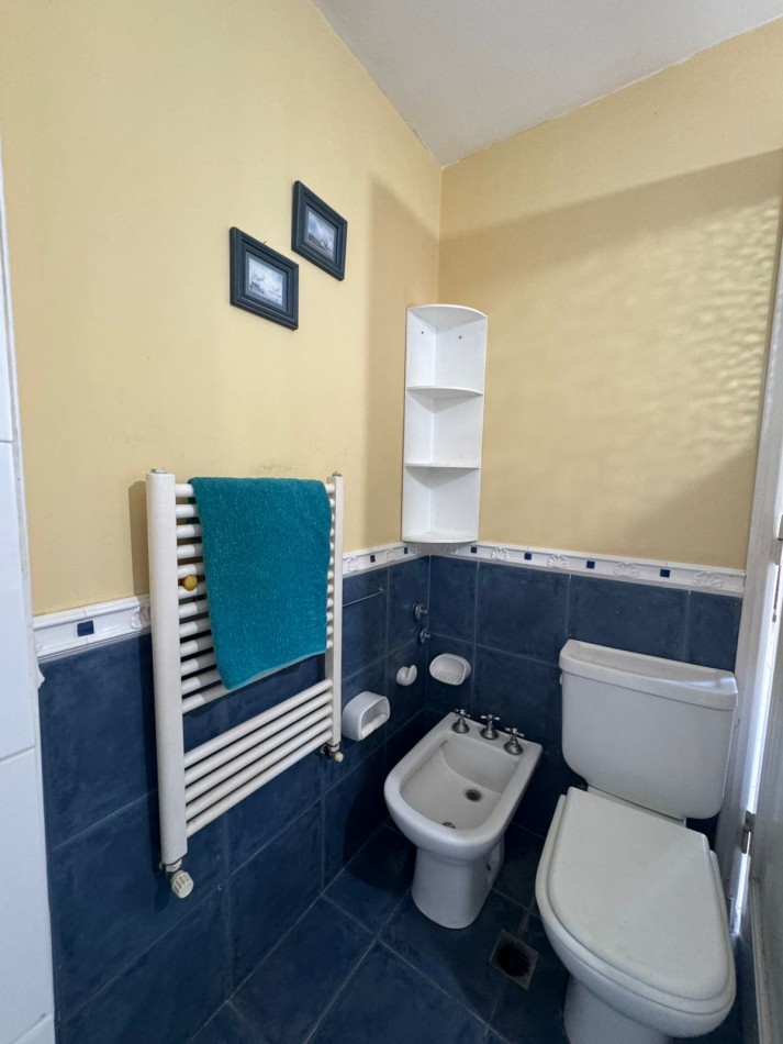 CASA 3 AMBIENTES CON COCHERA - BARRIO JARDIN
