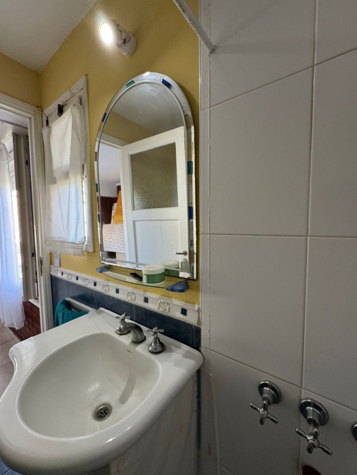 CASA 3 AMBIENTES CON COCHERA - BARRIO JARDIN