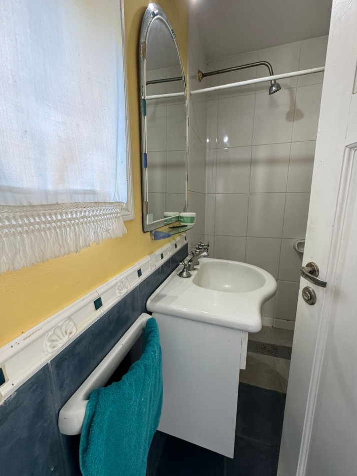 CASA 3 AMBIENTES CON COCHERA - BARRIO JARDIN